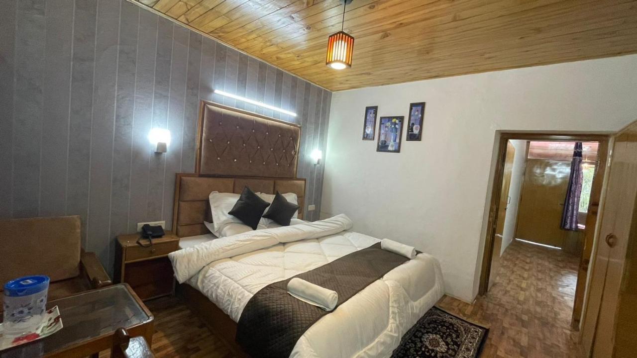 Hotel Hilltop At Mall Road Manali With Open Terrace Exterior foto